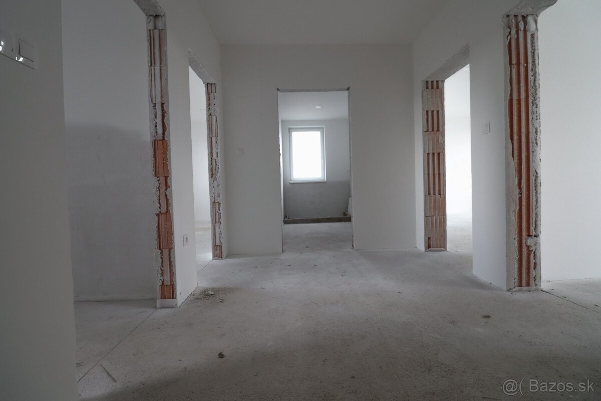 5-izbový poschodový dvojdom v širšom centre mesta - 10