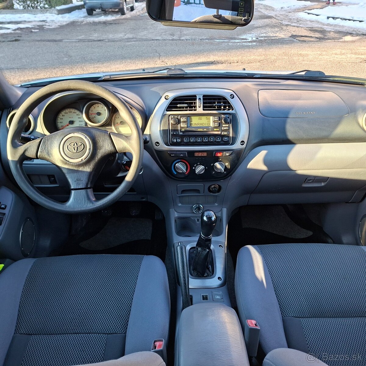 Toyota RAV4 1.8 VVTi 5D benzín - 10