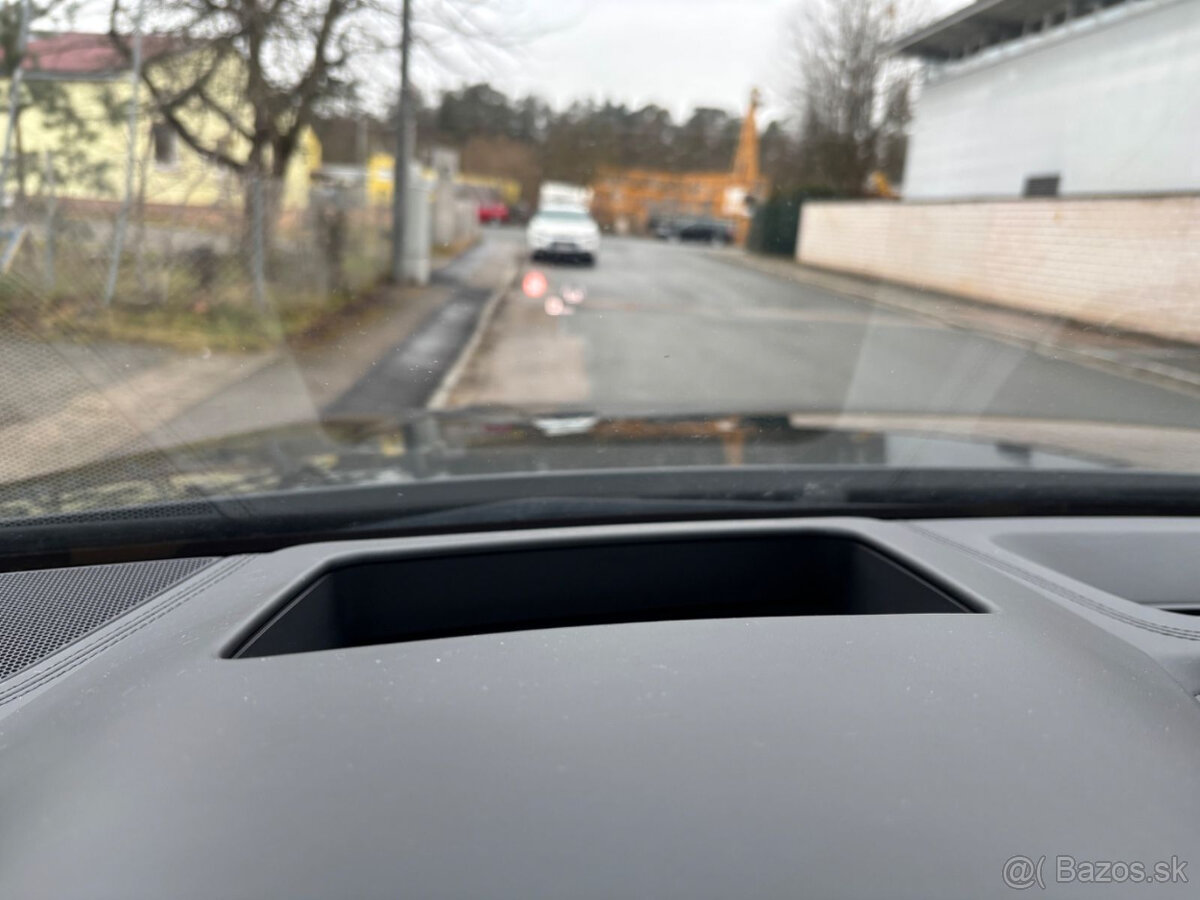 AUDI Q7 55 TFSi e - 10