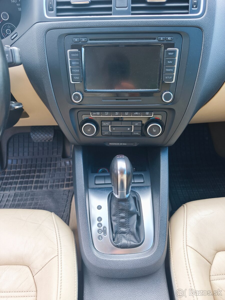 Predám VW Jetta 1.6Tdi DSG - 10