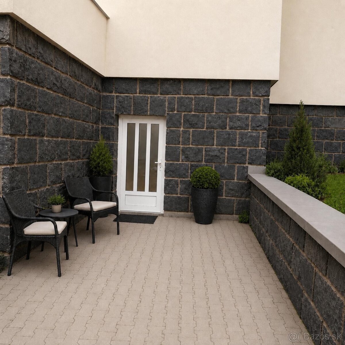 NA PREDAJ: 2i apartmán v srdci Donovál - 10