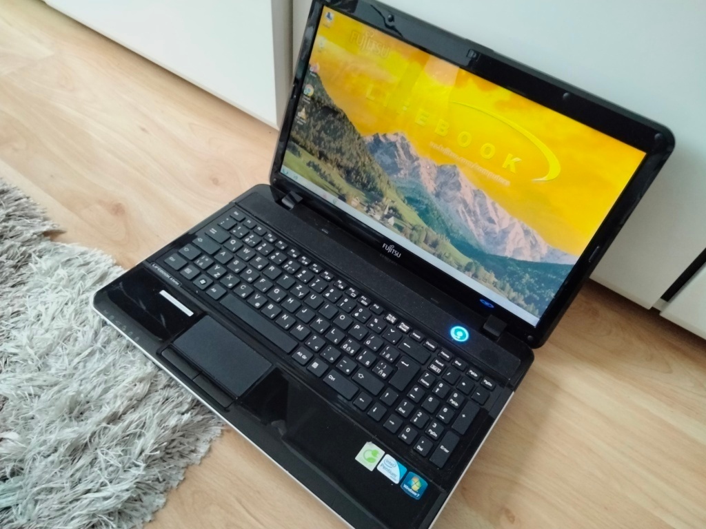15,6" Fujitsu Lifebook / 120gb ssd / 4gb ram / Windows 7/ - 10