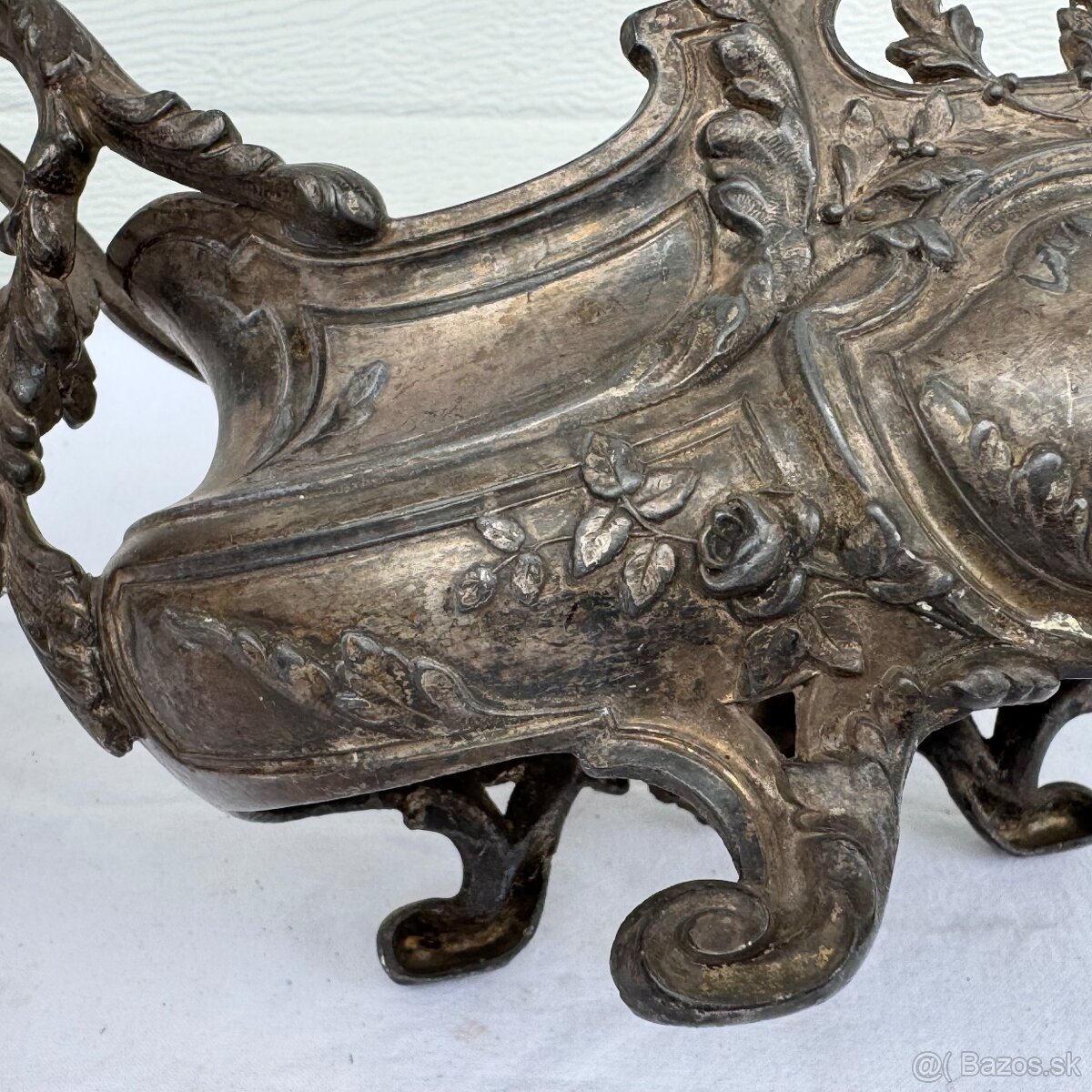 Starožitná zdobená žardiniéra s ružičkama - 10