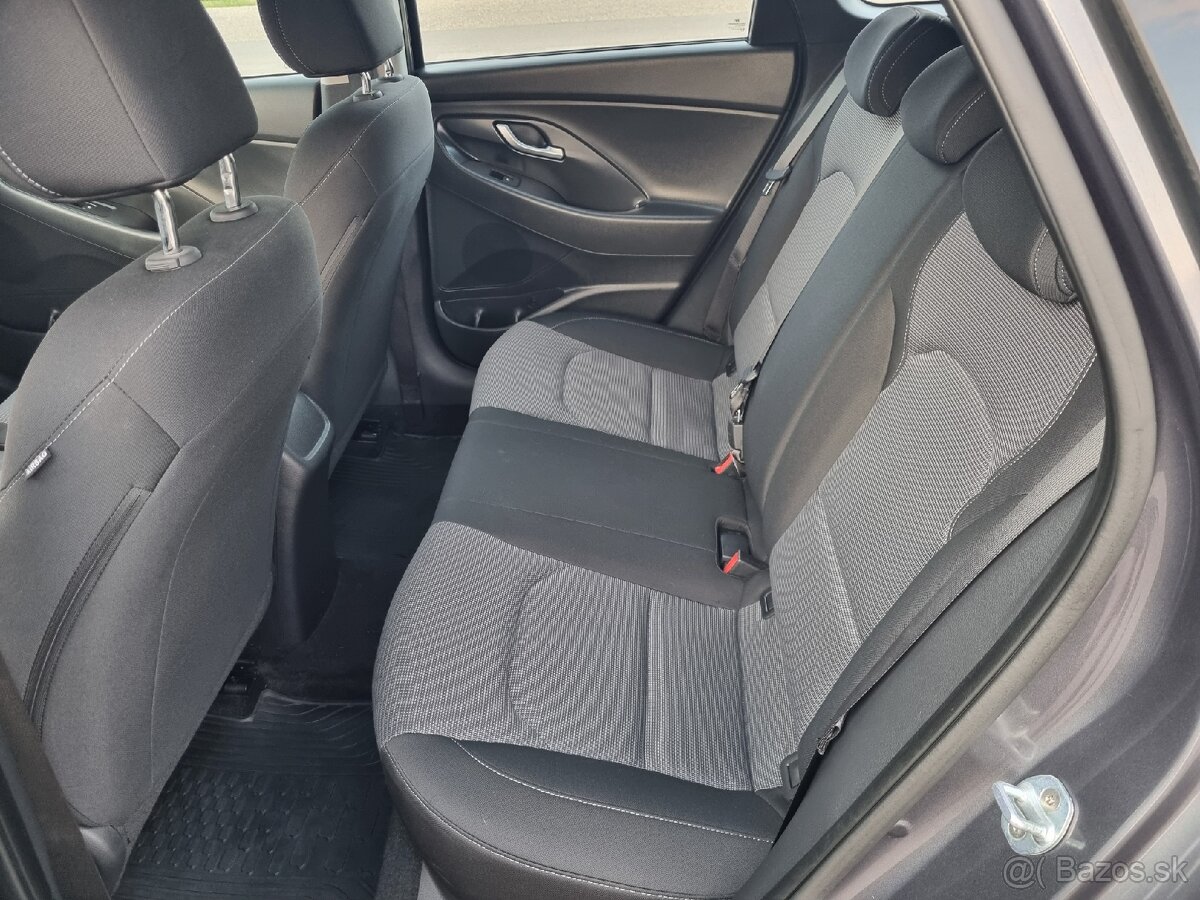 Hyundai i30 Combi 1.4 Benzín 74kw - 10