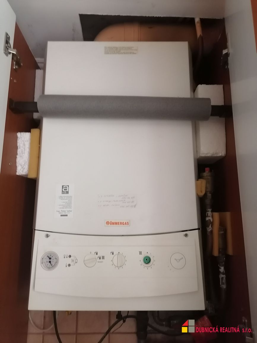 Predaj - pekný 2 izbový byt - 10