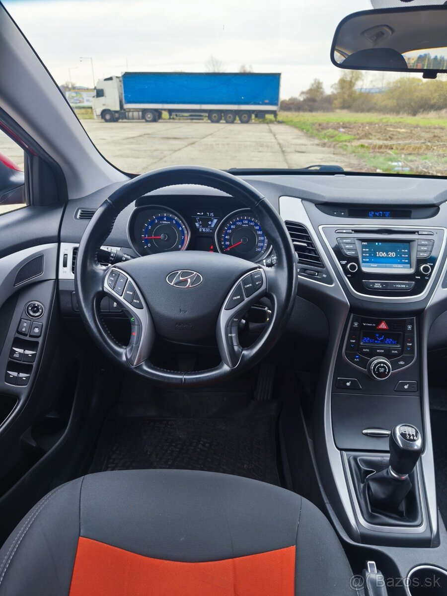 Hyundai Elantra Sedan 1.6 benzín 97kW manuál - 10