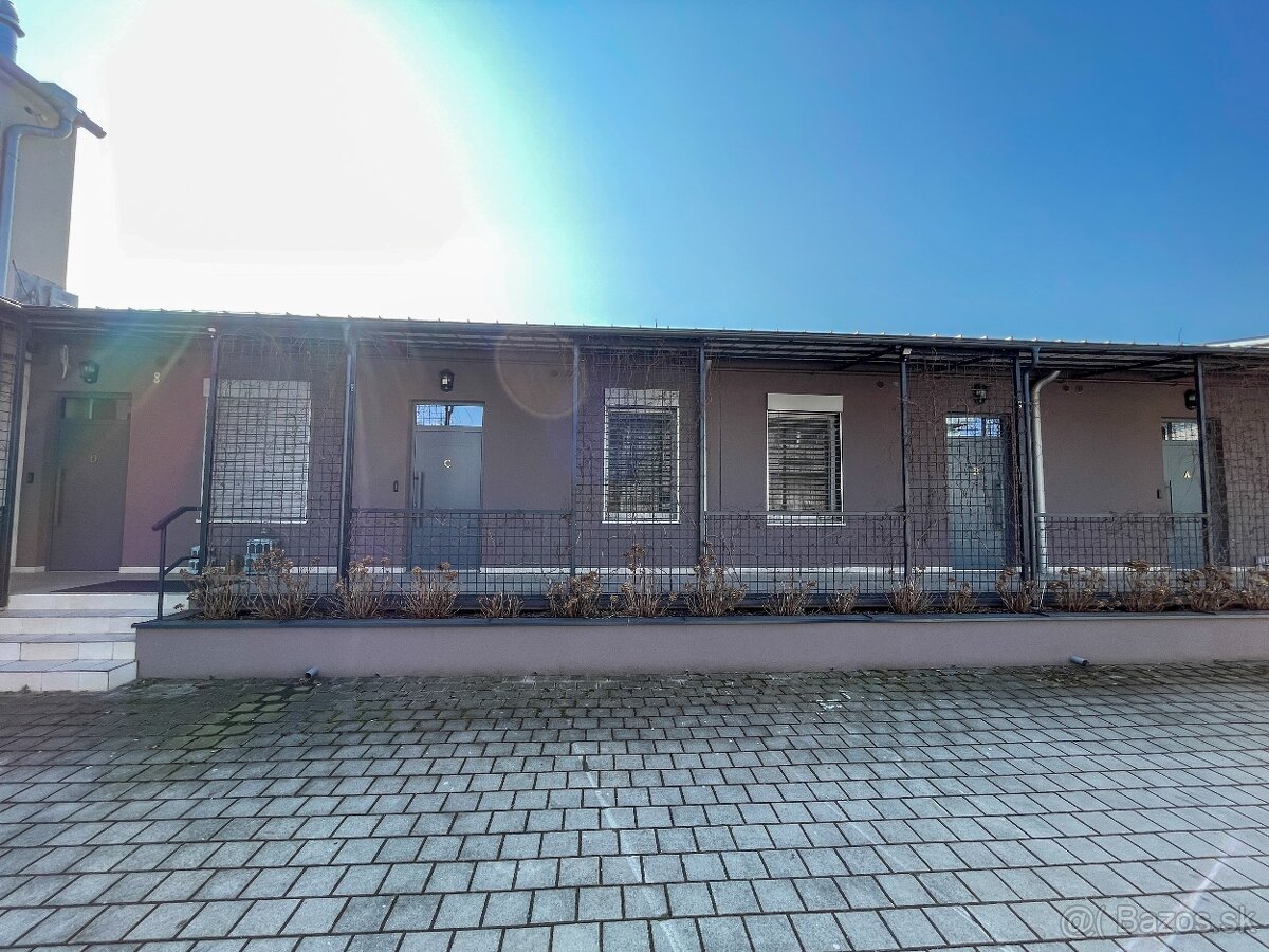 Polyfunkčná budova na predaj, Vráble - 10