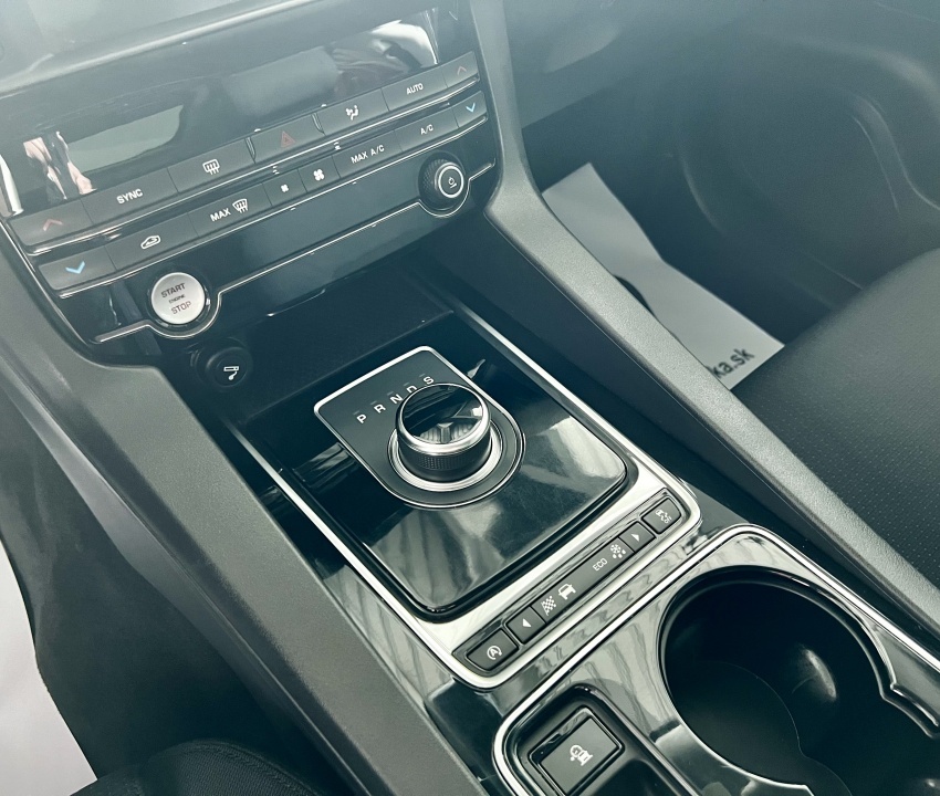 Jaguar F-Pace 2.0D 4x4 Automat, SK ŠPZ, Serv.kniha, AKCIA - 10