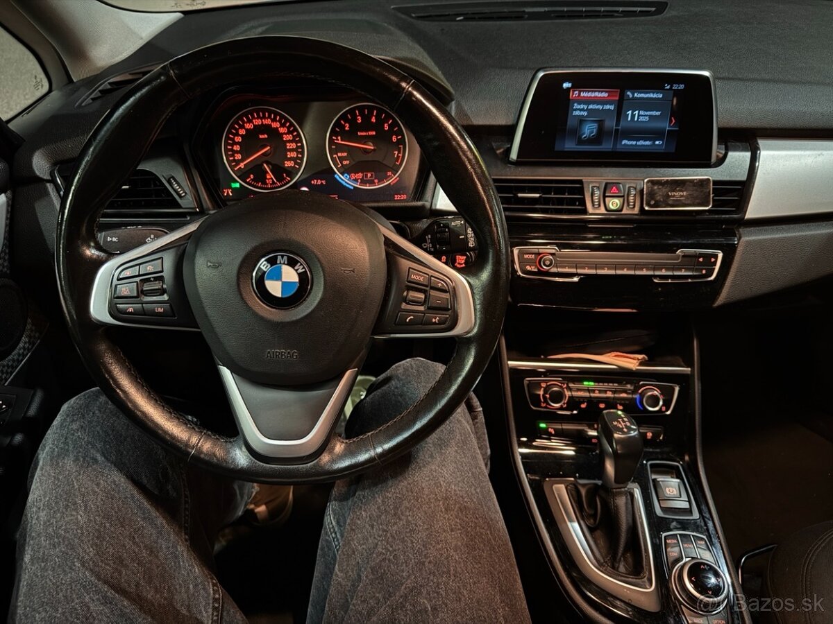 BMW 218i Gran Tourer A/T - 10