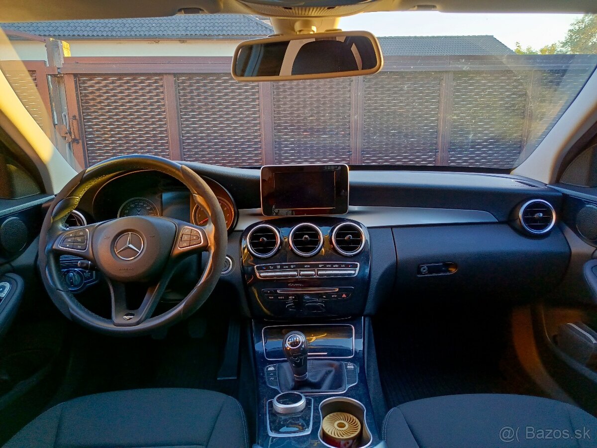 Mercedes Benz C benzín 105tis km - 10