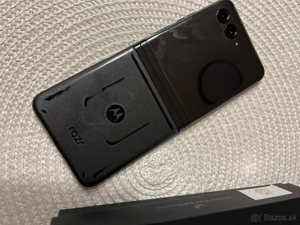 Motorolo Razr+2023 - 10