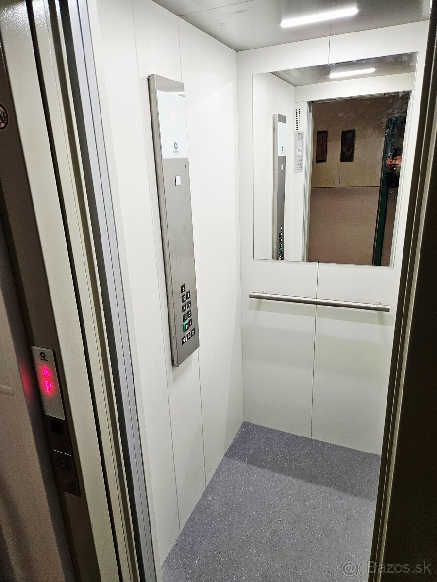 Moderne zrekonštruovaný 2+kk byt s pekným výhľadom - Zupkova - 10