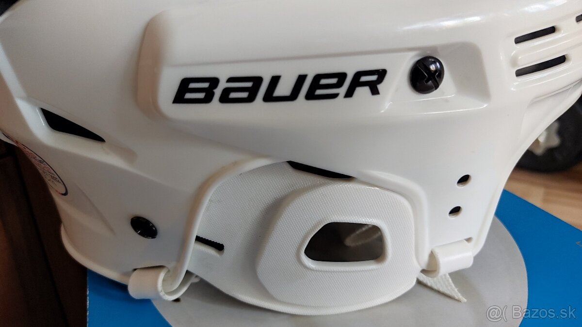 HOKEJOVÁ HELMA - 10