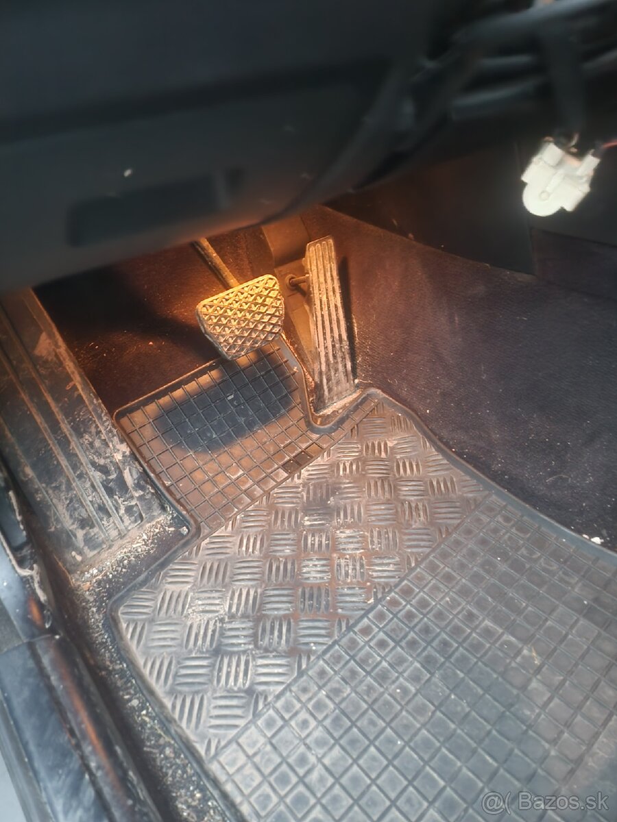 Predám BMW 525 .E60. 130 kW 2500 cm³ - 10