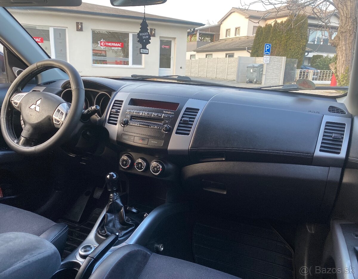 Predám Mitsubishi Outlander 2.2DID 103kw r.v 2010 - 10