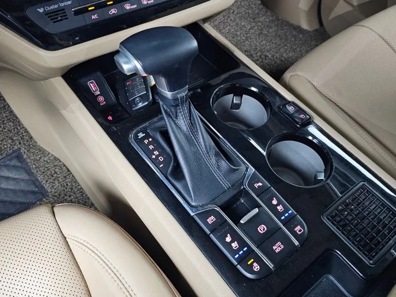 2020 KIA CARNIVAL HI-LIMOUSINE 2.2CRDi - 10