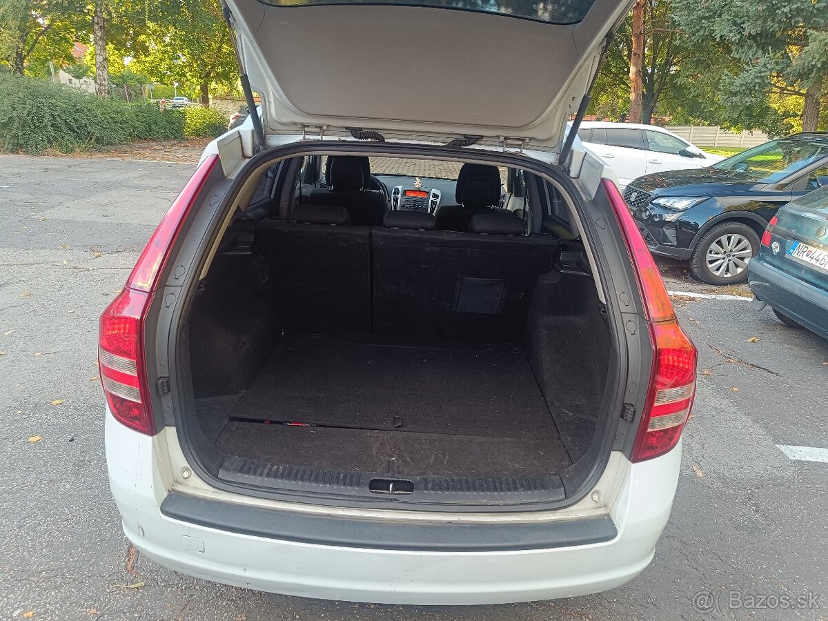 Kia Ceed Combi 2,0 CRDI - 10