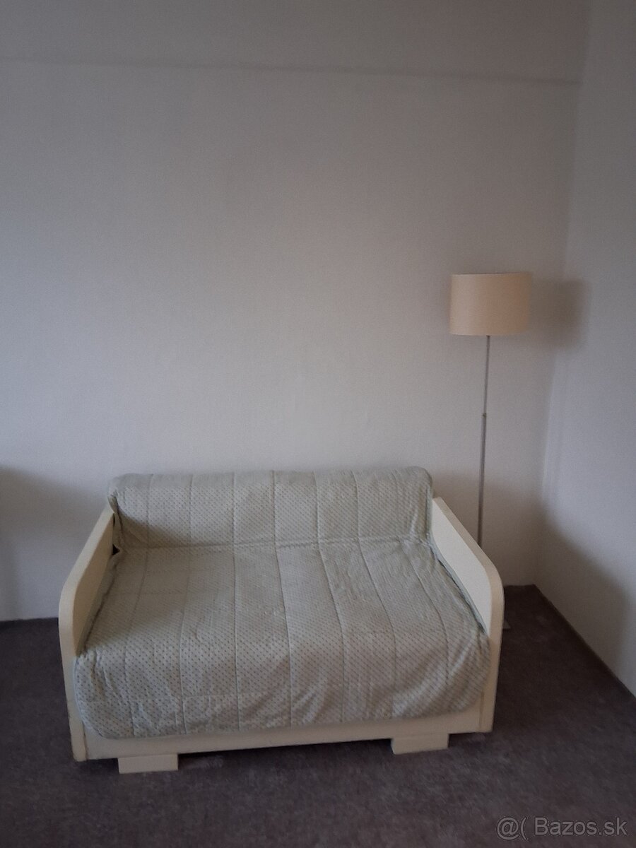 Priestranný 2-izbový byt s balkónom - 10