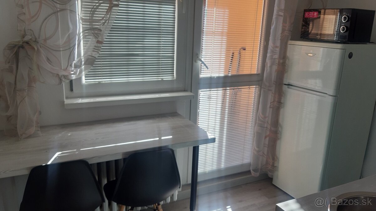 SENEC - CENTRUM: NA PREDAJ ZARIADENÝ 1-izbový byt s loggiou. - 10