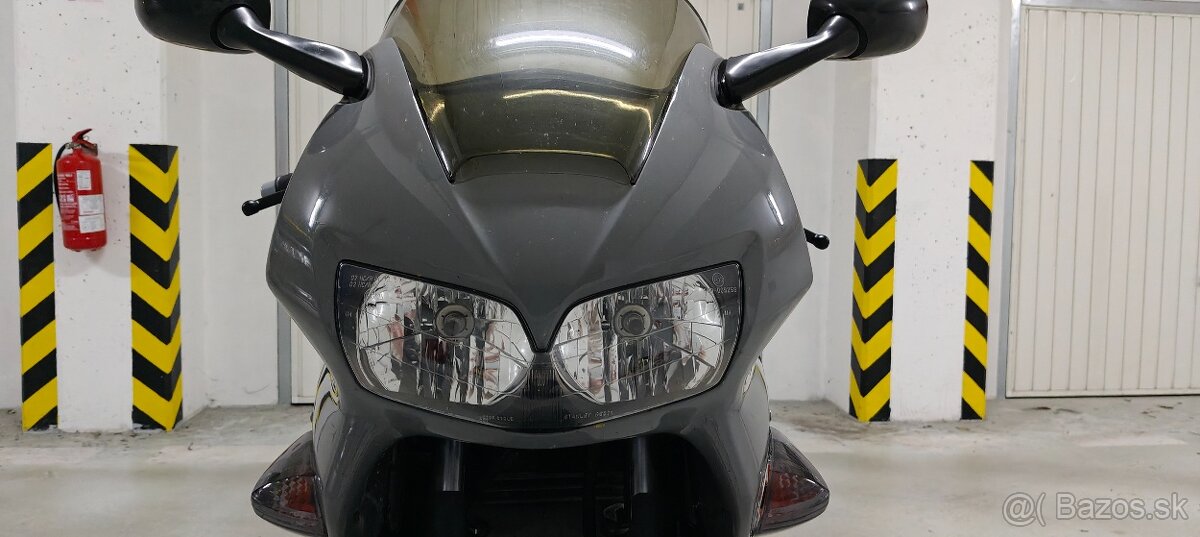 Honda VFR 800 FI - 10