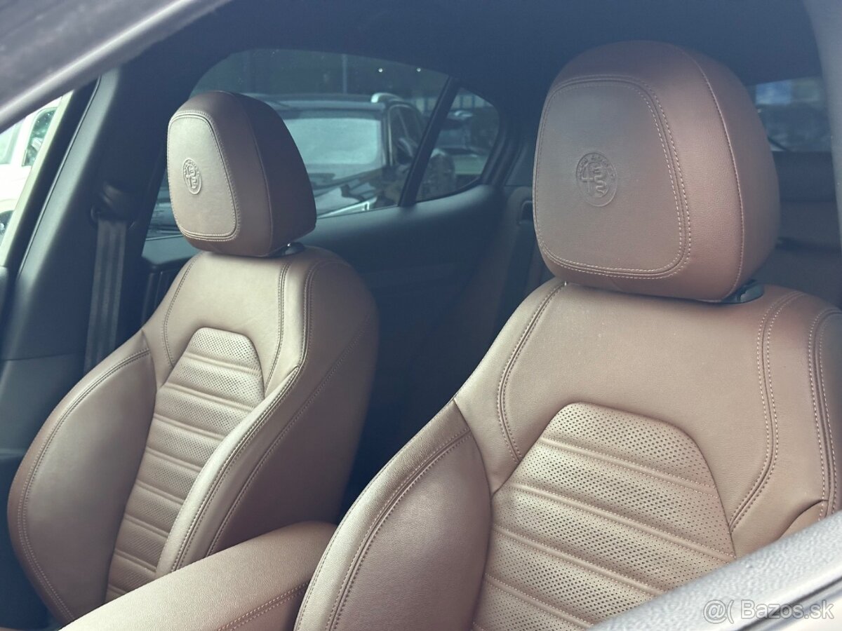 Alfa Romeo Stelvio Veloce 2.0 280 koní - 10