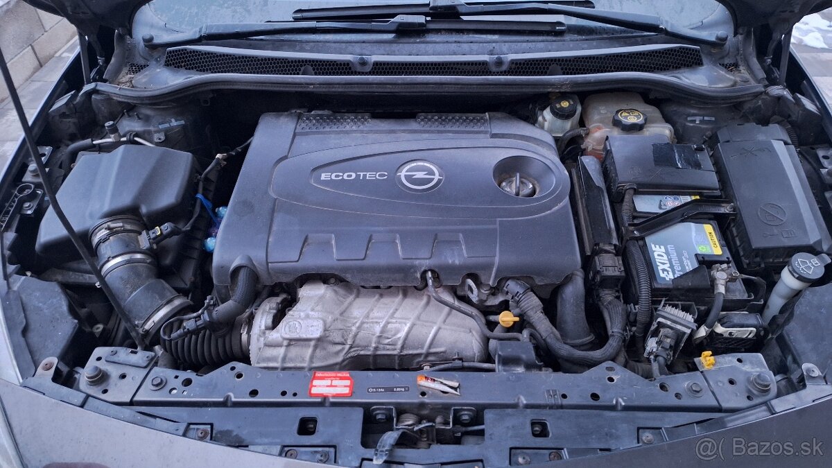 Opel Astra J sportstourer - 10