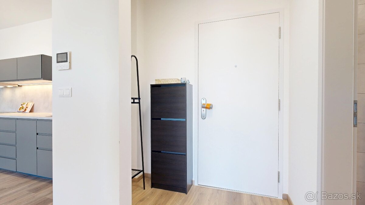 Stačí sa nasťahovať 2-izbový byt s parkovacím miestom v pro - 10