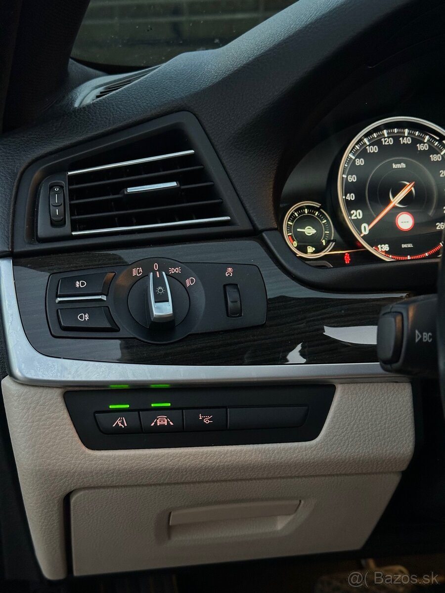 BMW 530d xDrive Luxury Line (F10) – Top výbava - 10