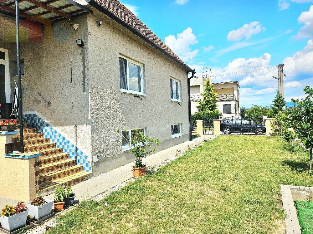 RODINNÝ DOM- VEĽKÉ CHLIEVANY- POZEMOK 1001 m2- 5 IZBOVÝ - 10