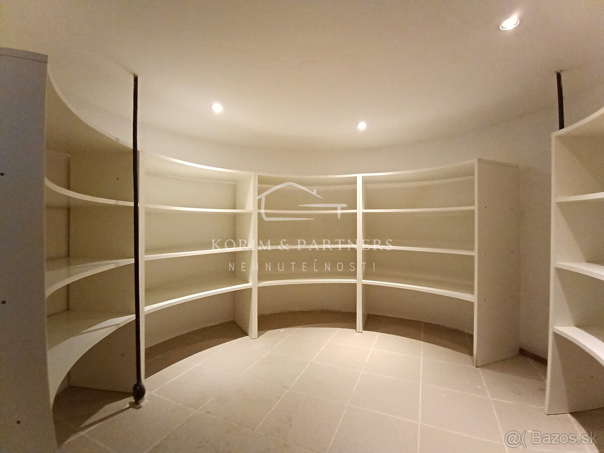 Výnimočný trojizbový apartmán v samotnom srdci Komárna - 10