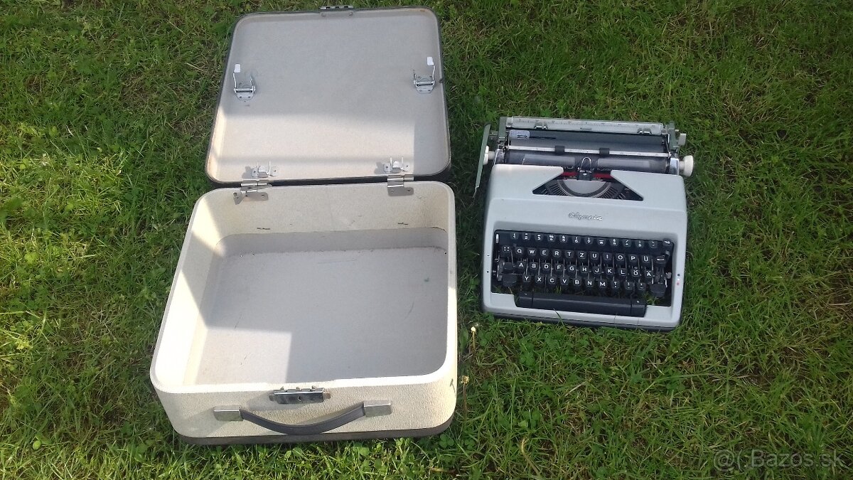 Písací stroj , retro kancelárske potreby - 10