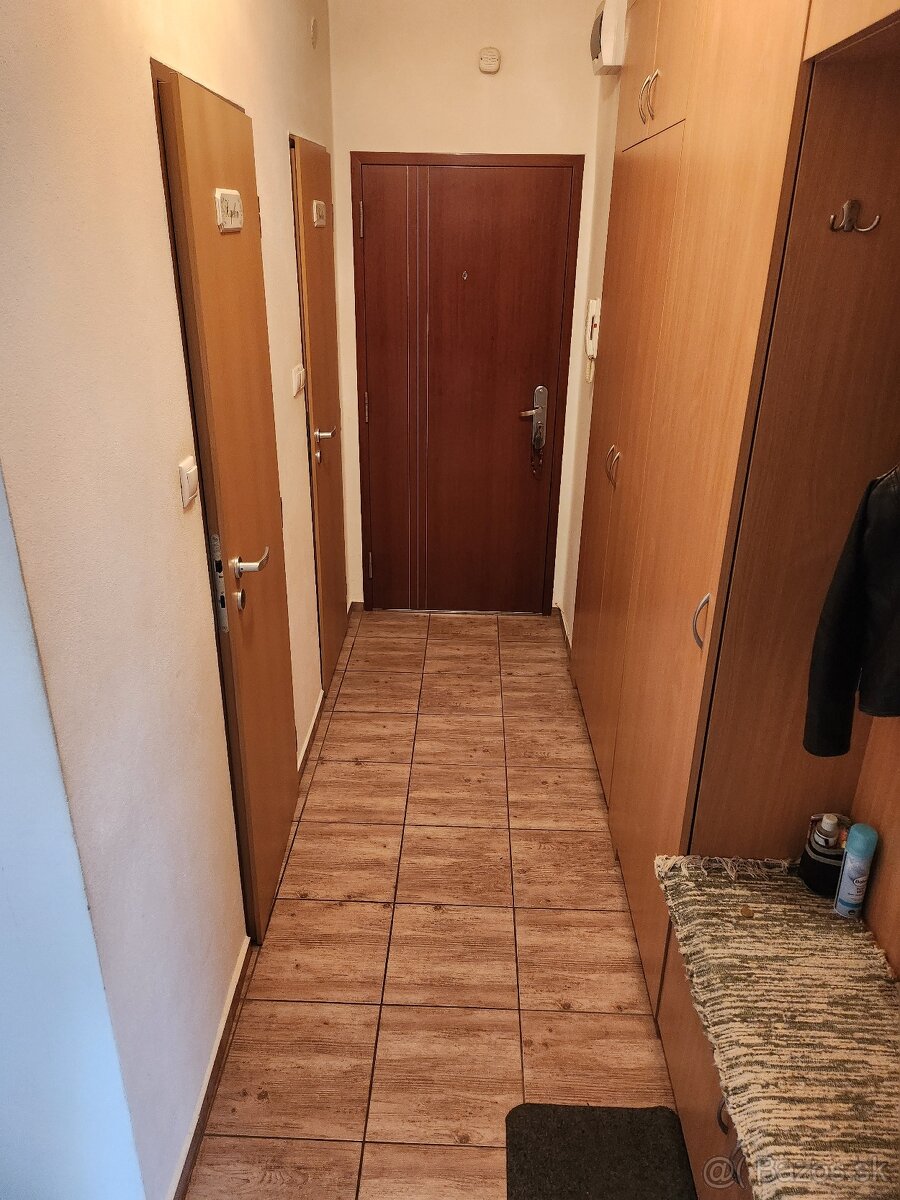 REZERVOVANÉ Na predaj 2izbový byt na ulici M.R.Štefánika - 10