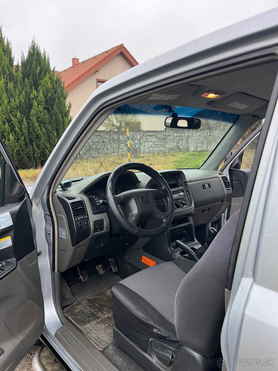 Mitsubishi Pajero - 10