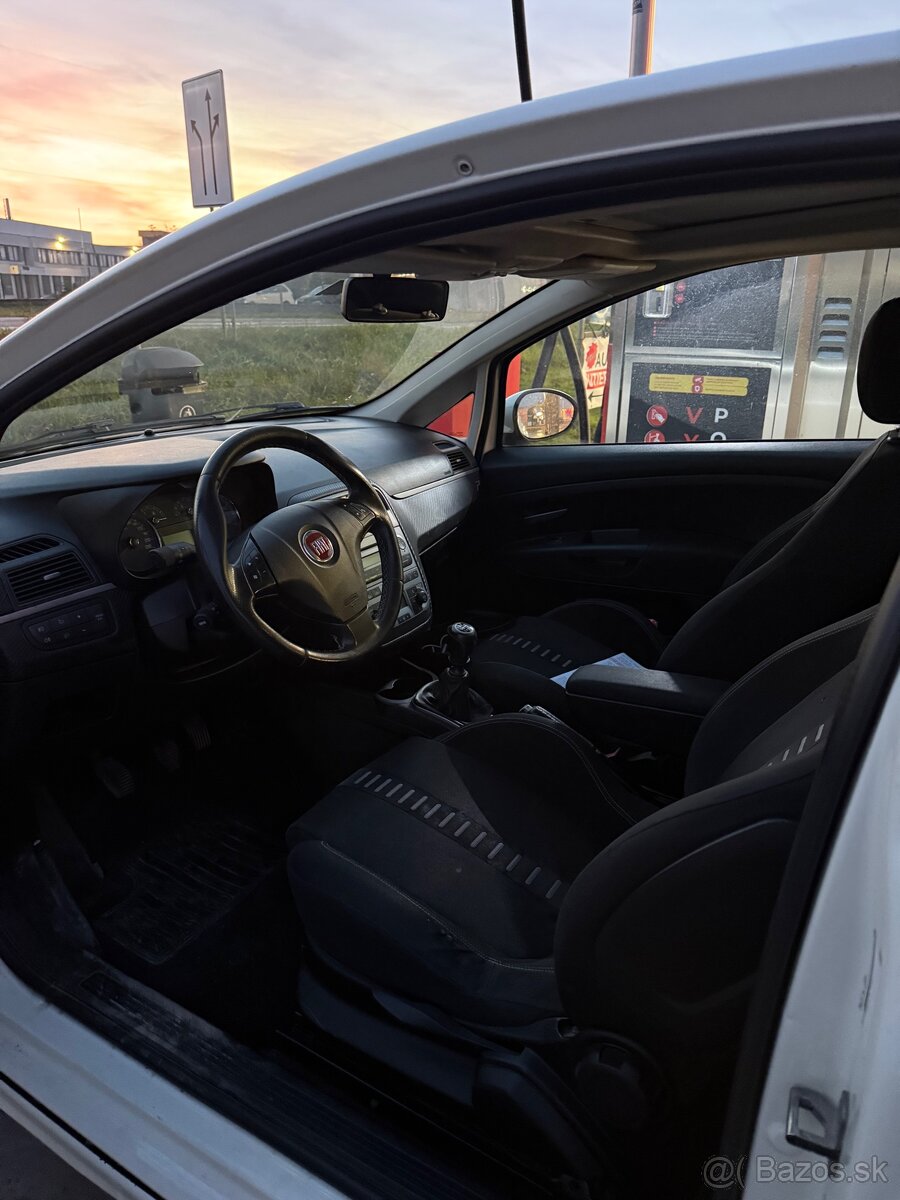 Fiat Grande Punto - 10