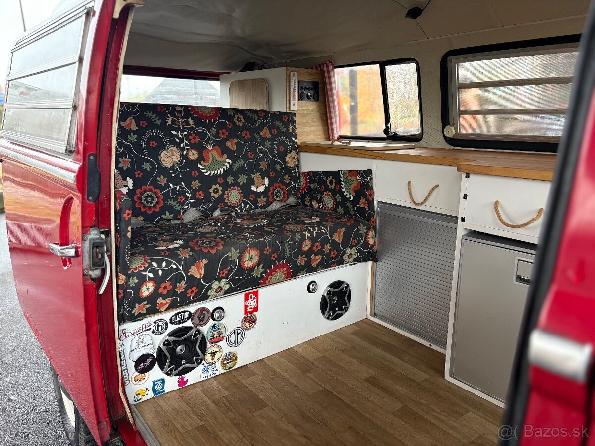 VW T2a bus camper - 10