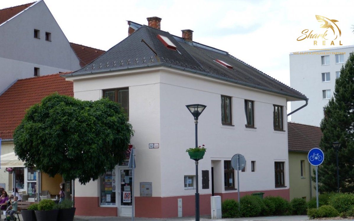 Dom na námestí. Bývanie a podnikanie v jednom. - 10