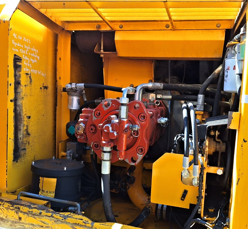 Pásový bagr JCB JS 210 L - 10