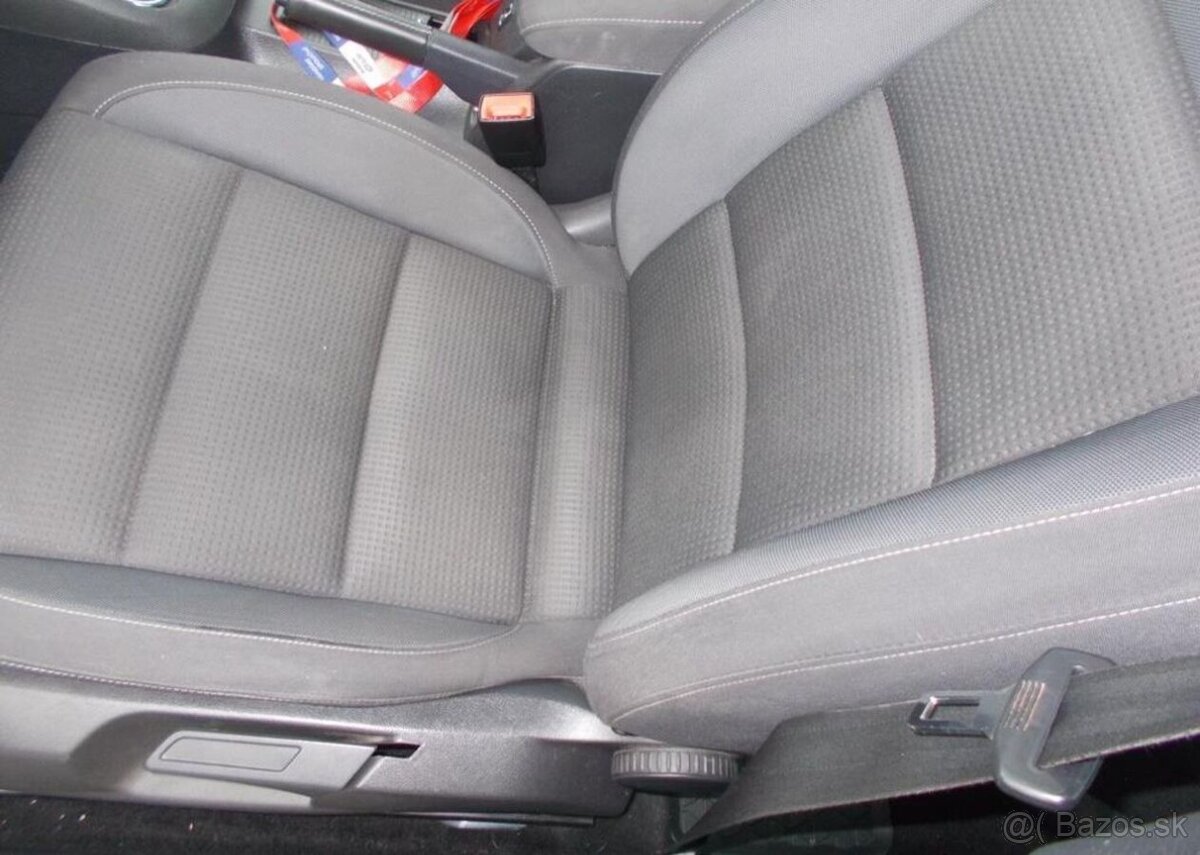 Volkswagen Golf 1,6TDI 77KW nafta manuál 77 kw - 10