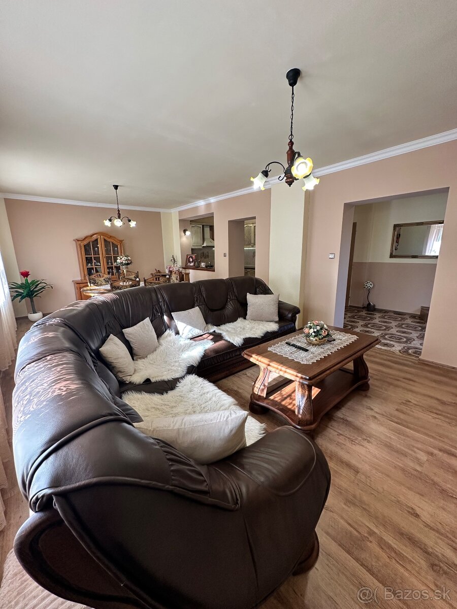 Rodinny dom s pozemkou v Okoci - 10