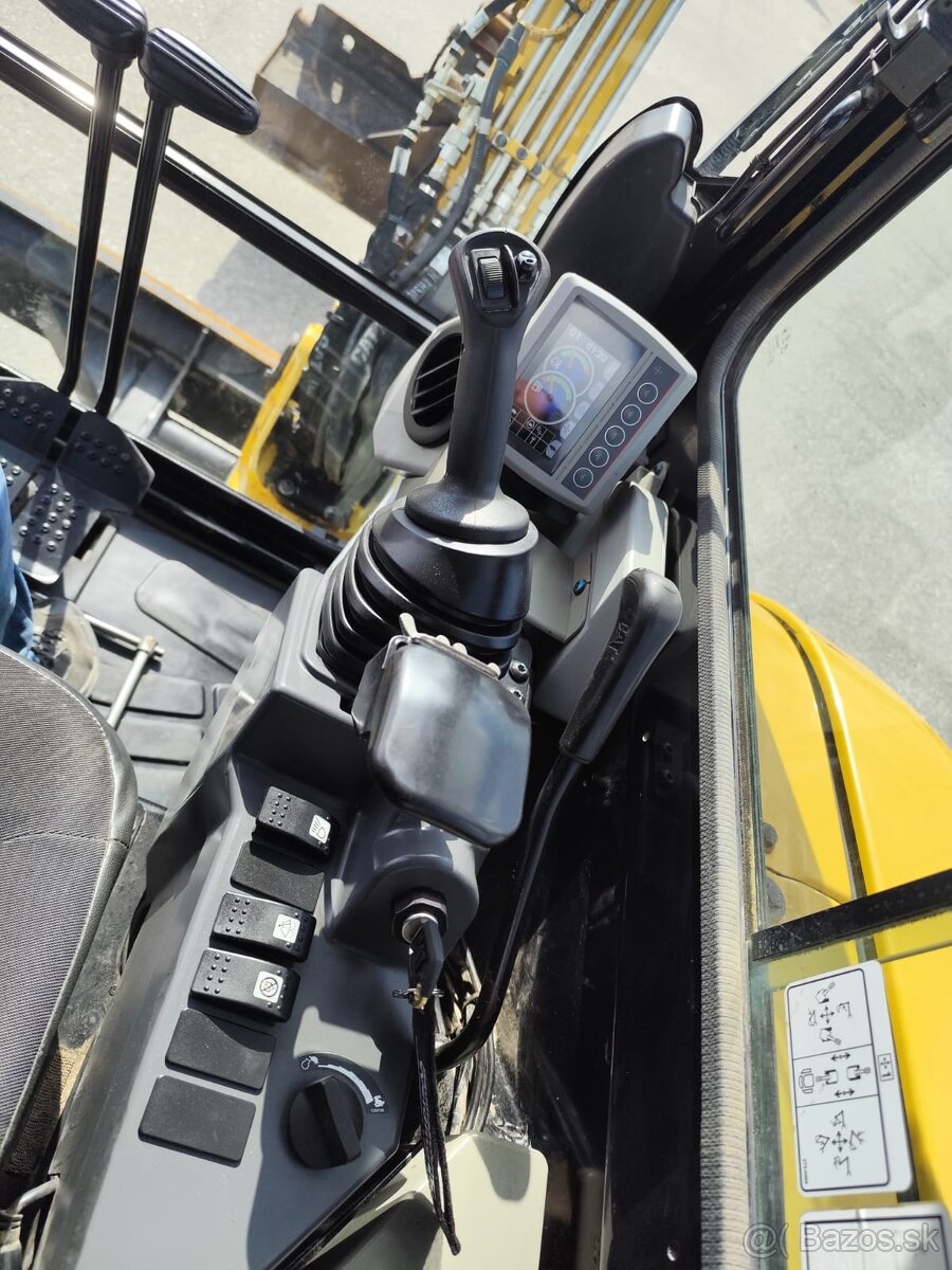 Bager Caterpillar 303.5. + hydraulická svahovačka. - 10