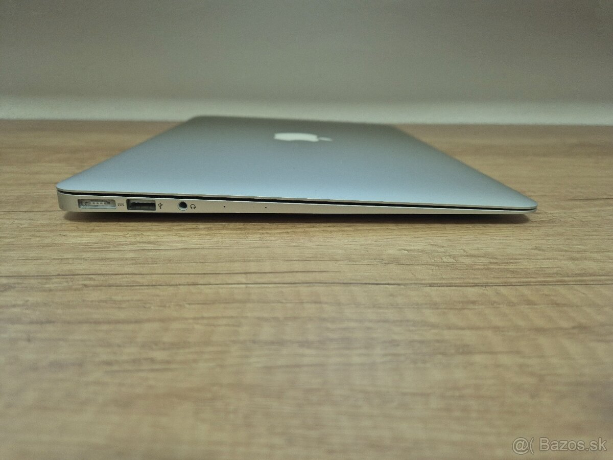 MacBook Air (13-inch, 2017) /intel Core i5/8GB RAM/128GB SSD - 10