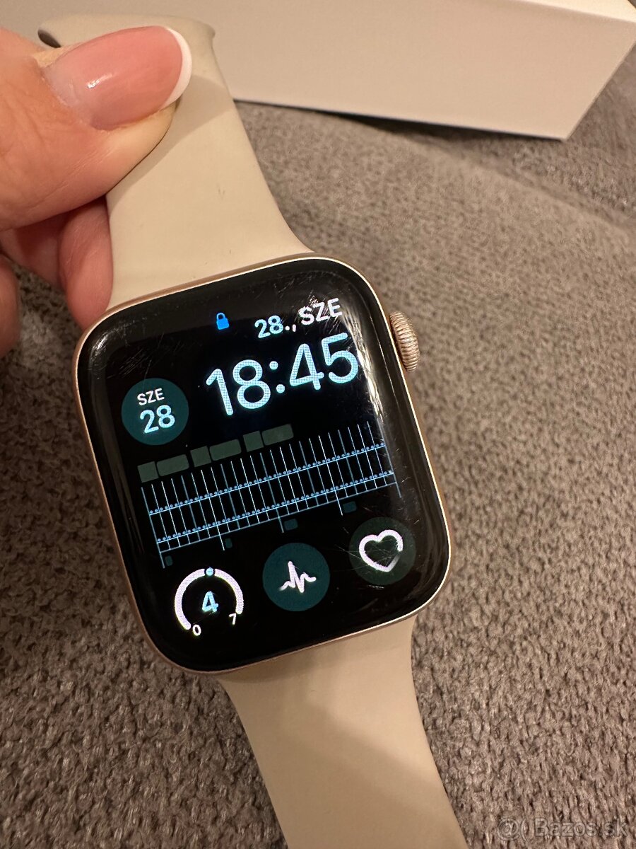 Apple Watch 5, rosegold, 44mm - 10