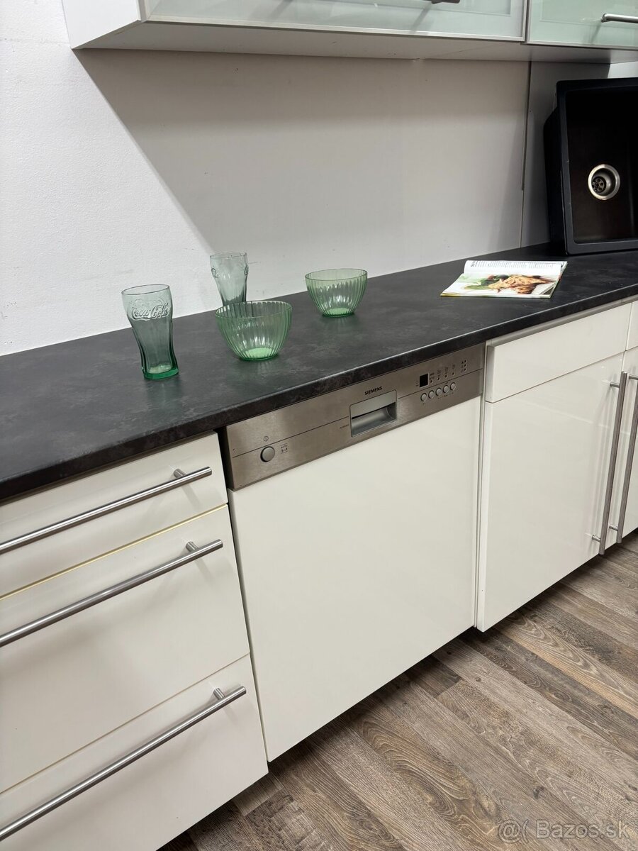 Svetlá dizajnová kuchyňa SIMBA - 10