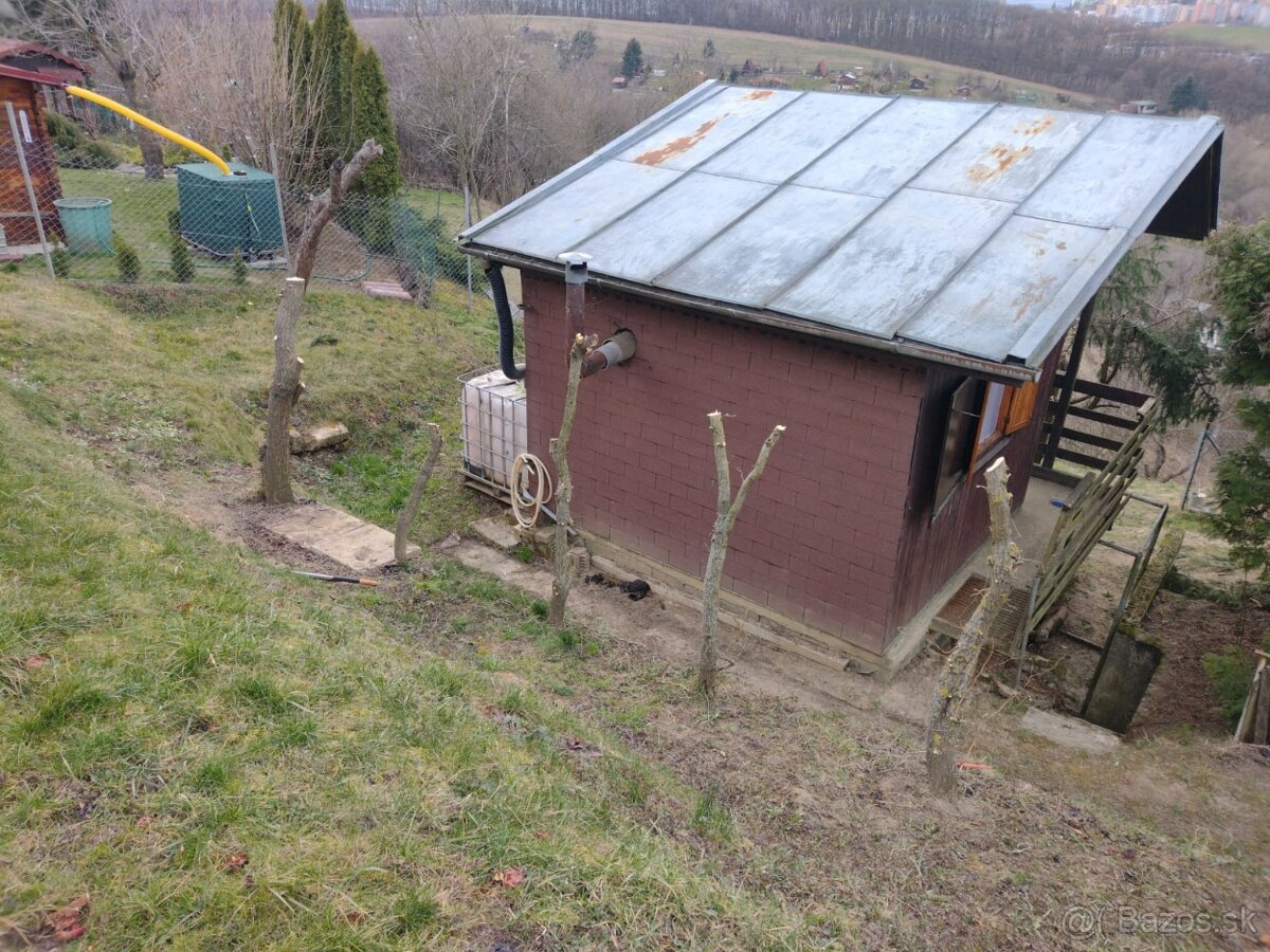 Predám dvoj záhradu s chatkou - 10