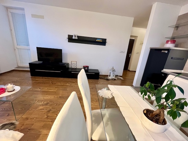 2-izb.byt, 2 parkovacie miesta, internet, energie v cene - 10