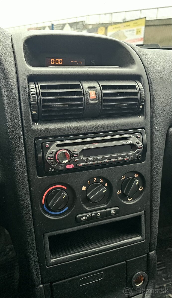 Opel Astra 1.4 16V - 10