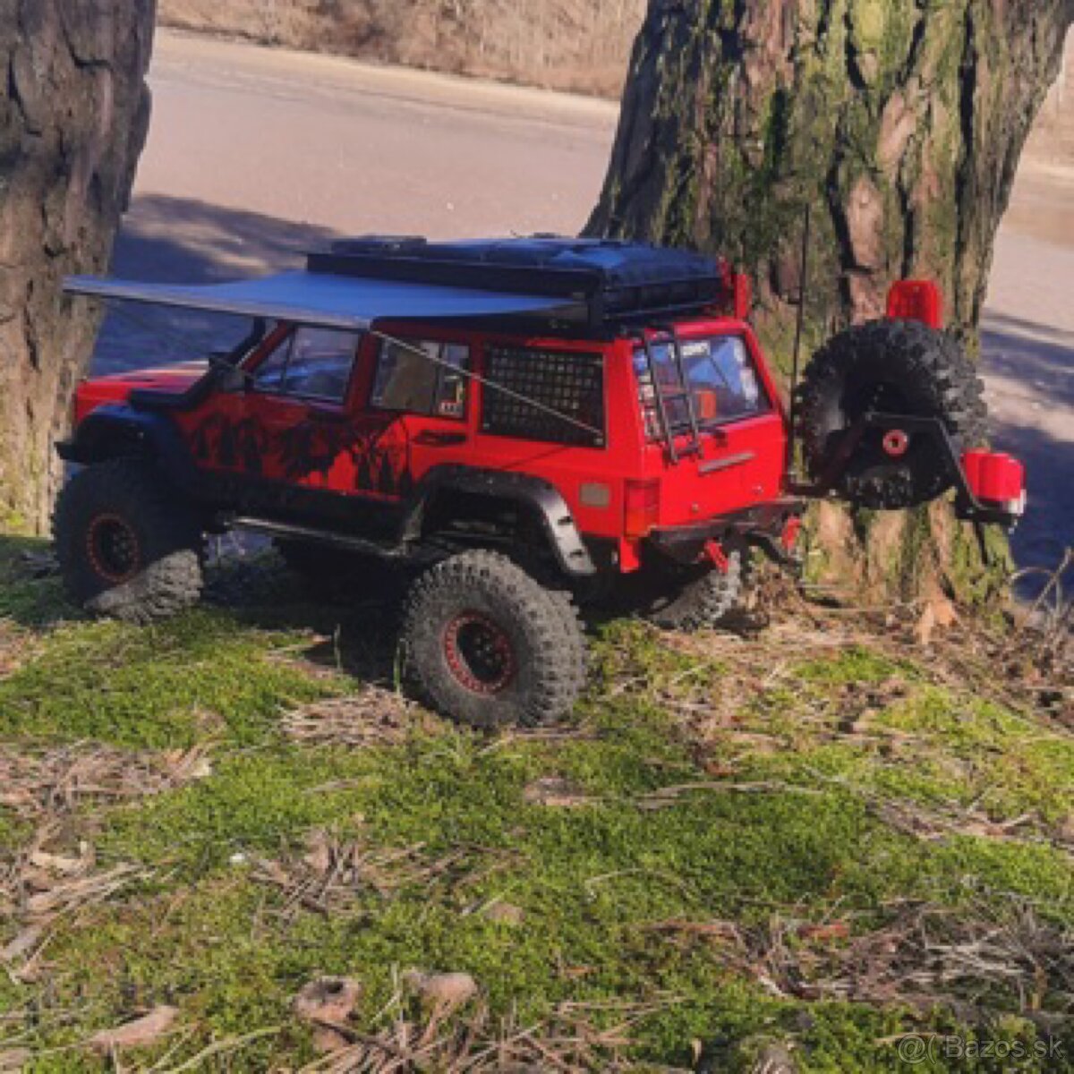Predám RC model jeep cheroke 1/10 - 10