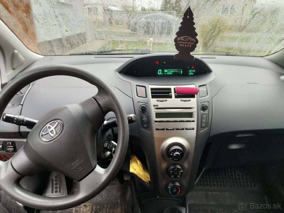 Toyota Yaris 1.3VVTi - 10