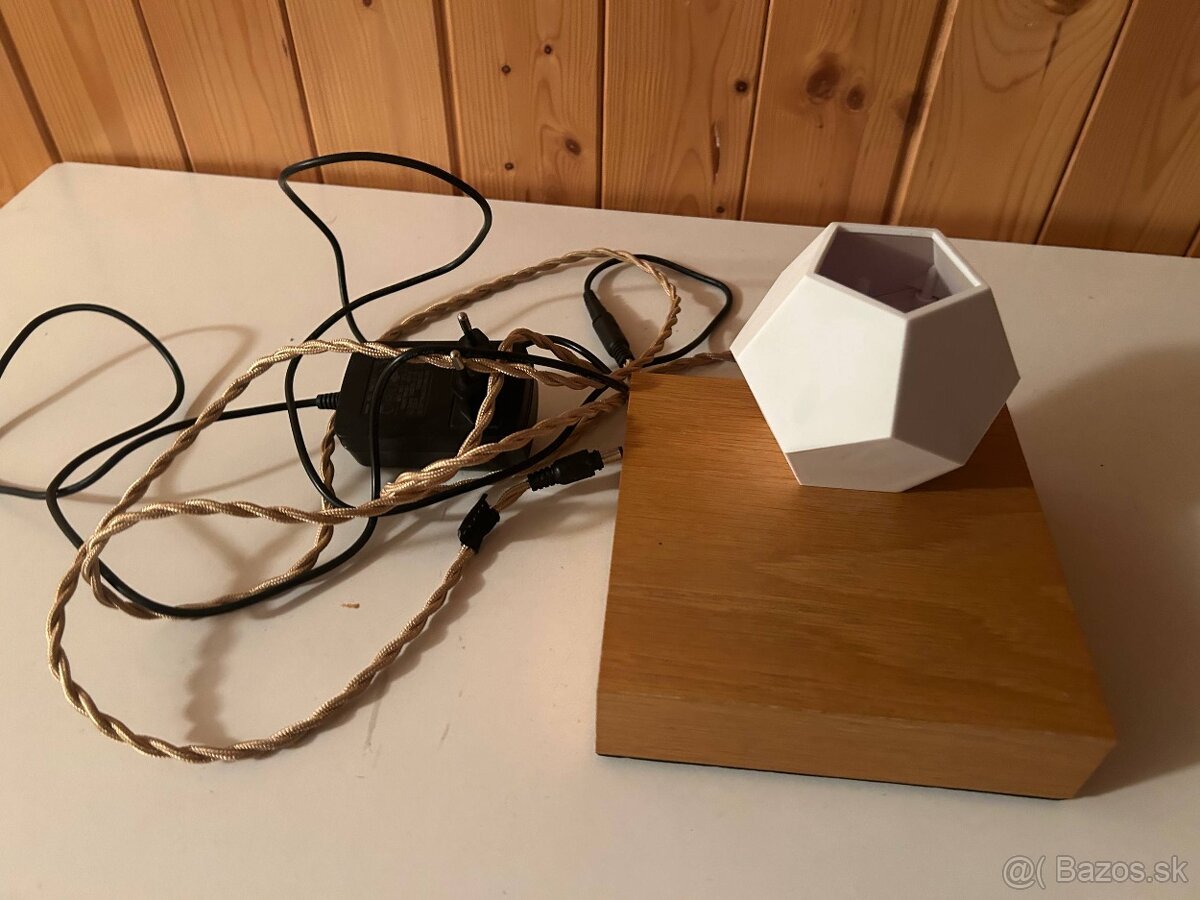 Magneticky levitujúci kvetináč LYFE - 10