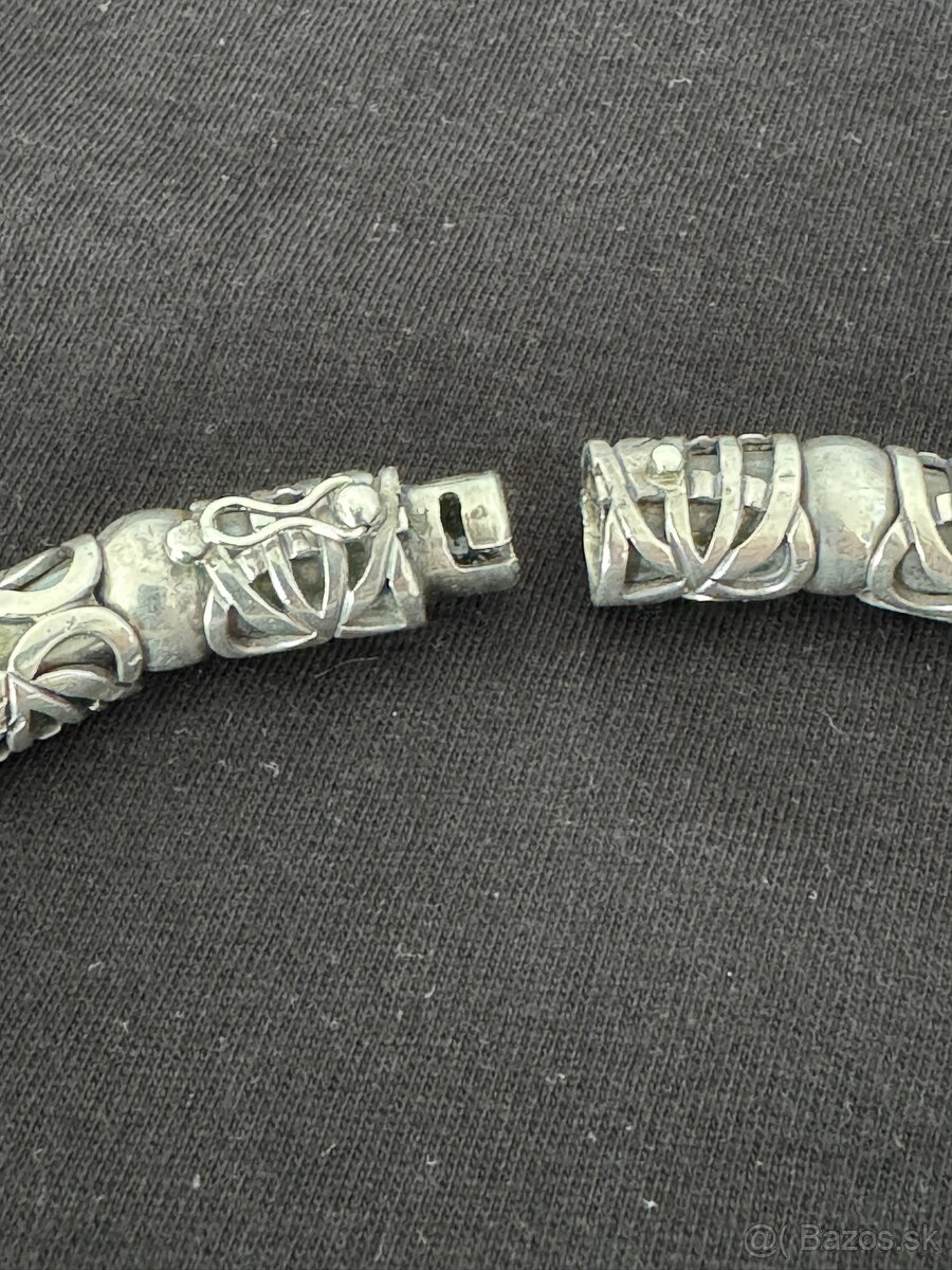 Strieborný náhrdelník s otváracím medailónom, zákaz. výroba - 10